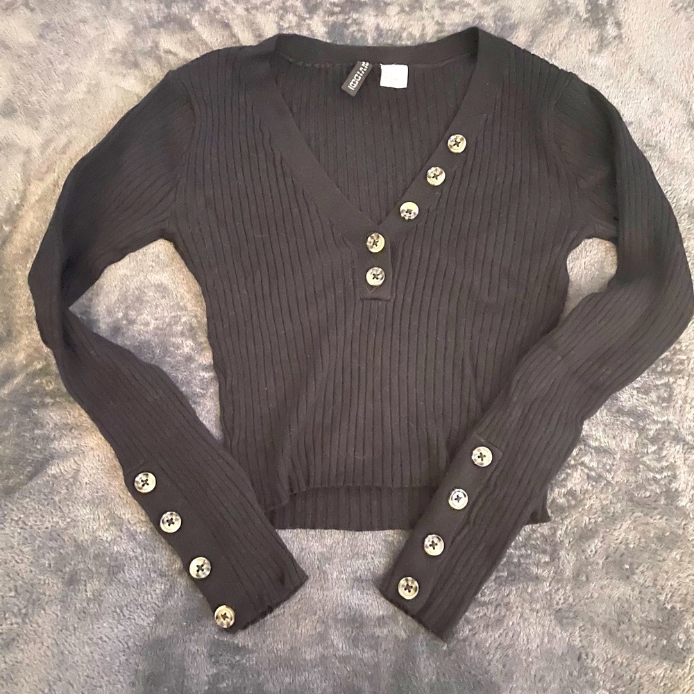 Black, long sleeve ribbed, button detailed light sweater from H&M